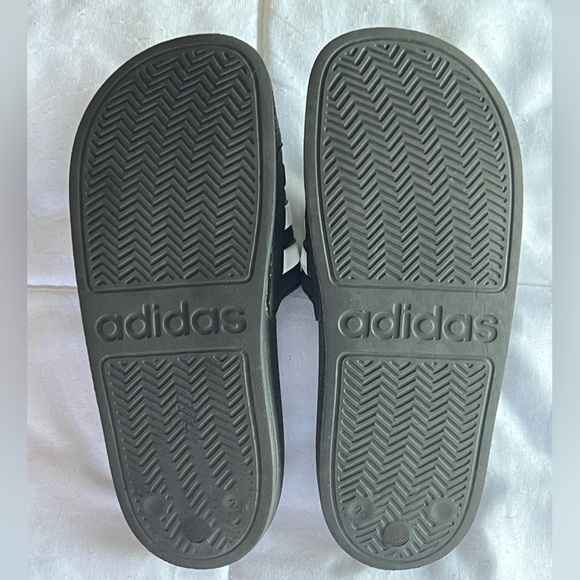 Adidas kids soccer slides, kids size 2 - Picture 4 of 4